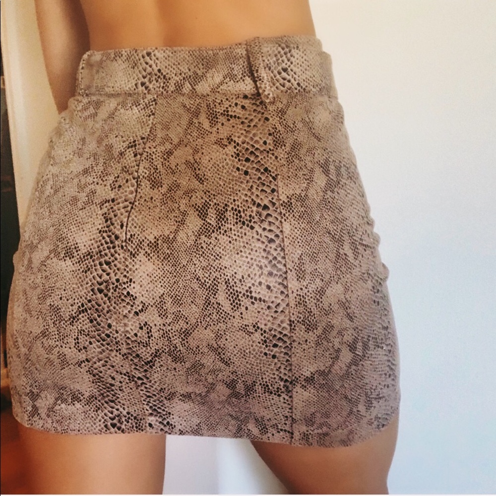 Beautiful mini skirt with a belt